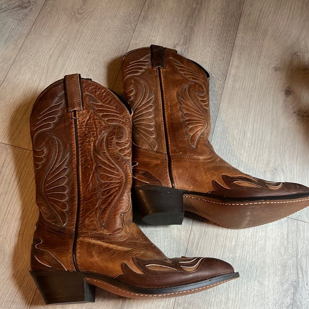 Gorgeous cowboy boots, never worn